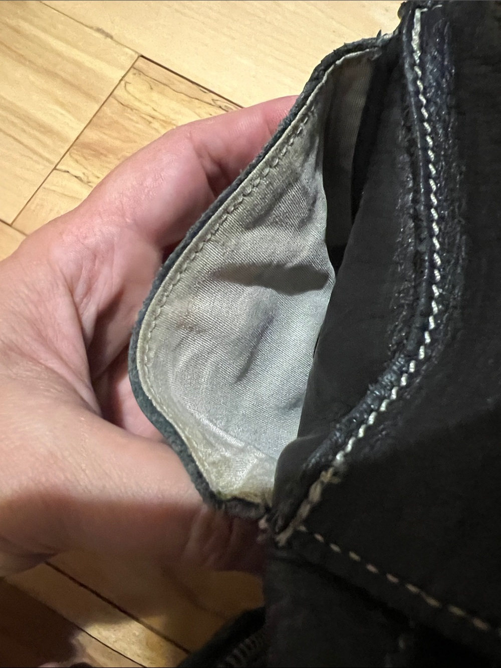Roots Black Leather Crossbody Bag - Picture 16 of 17